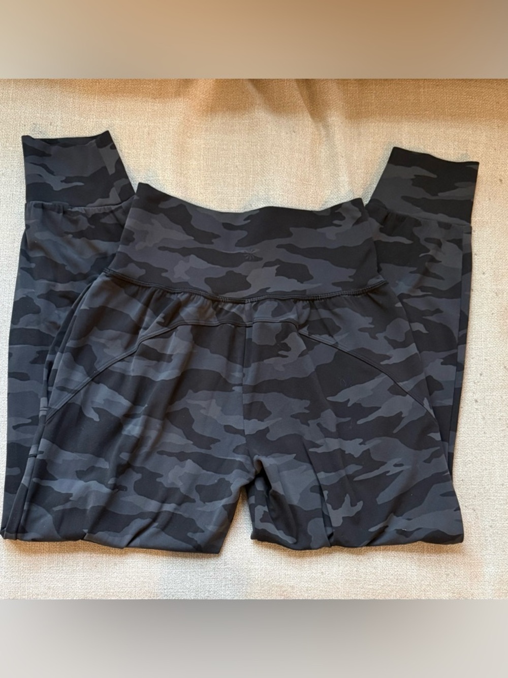 Athleta Salutation Camo Jogger Black High Rise Powervita XSP